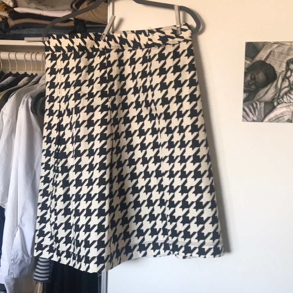 Houndstooth skirt black and white size 18